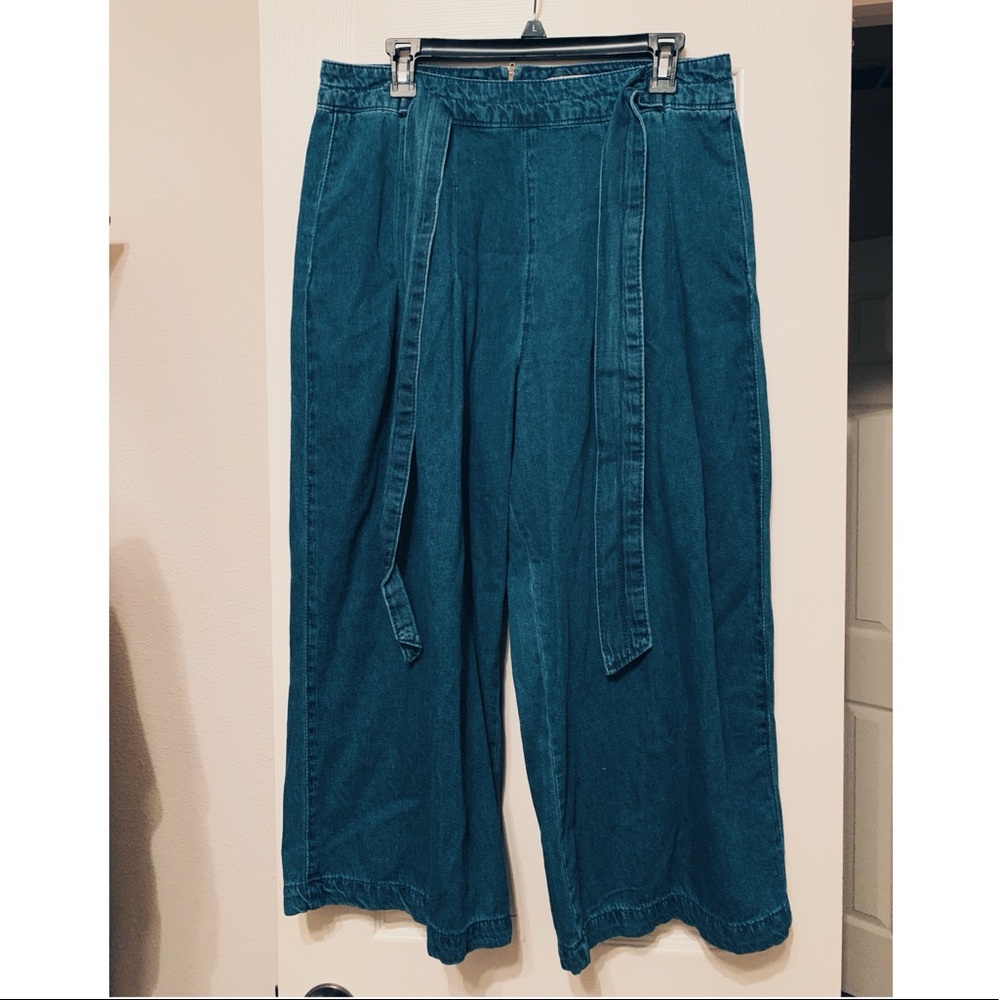 Universal Thread wide leg crops